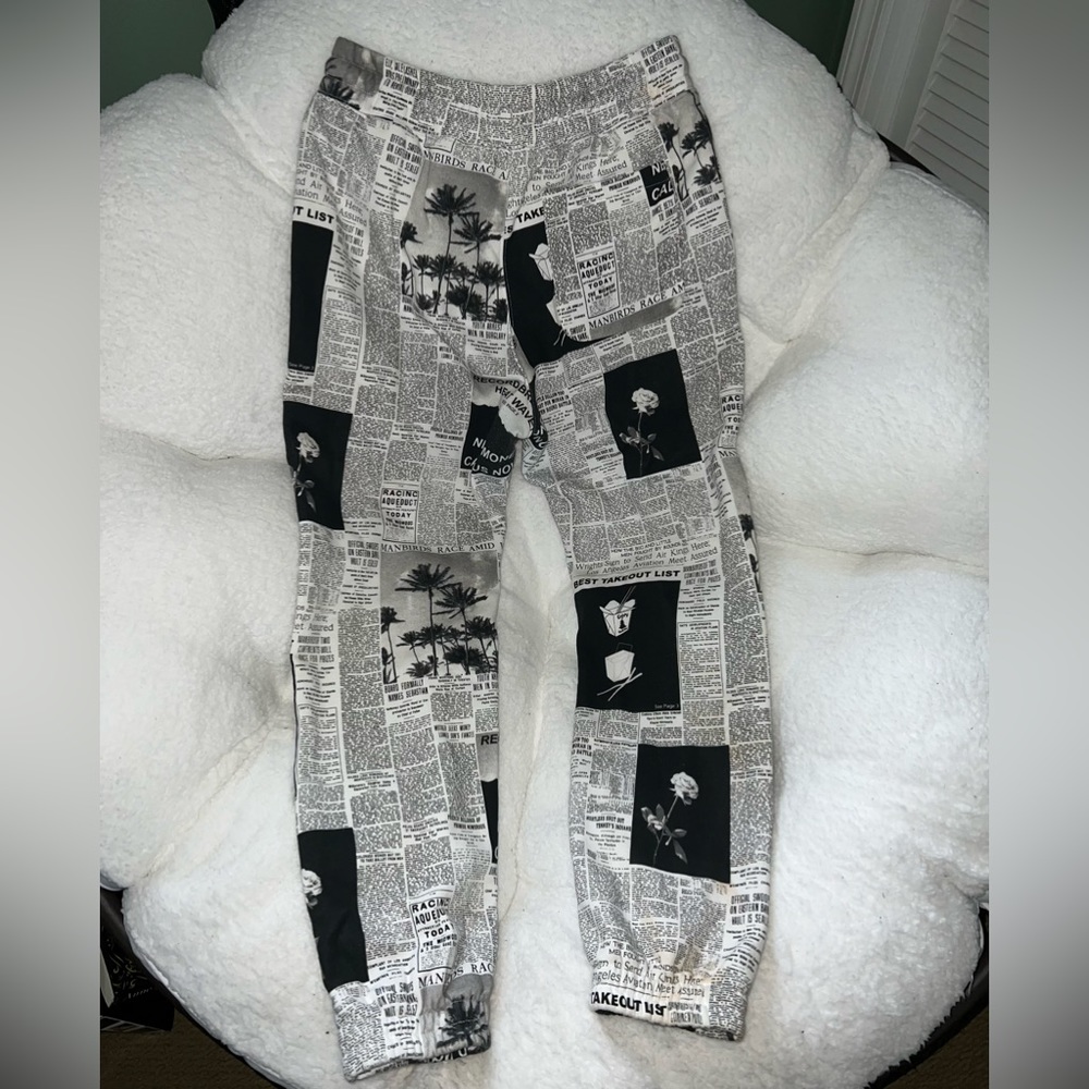black and white newsprint joggers. forever 21 size men’s small.